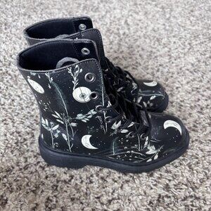 Rogue + Wolf  Twilight Garden Boot Vegan Leather Doc-Style Black Girls Size 4.5